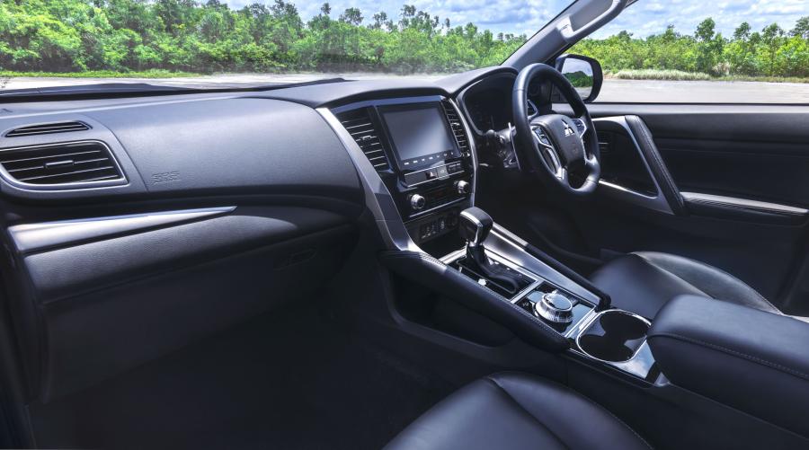 Торпедо Mitsubishi Pajero Sport 2019 года  (TH) (фото 13 из 40)